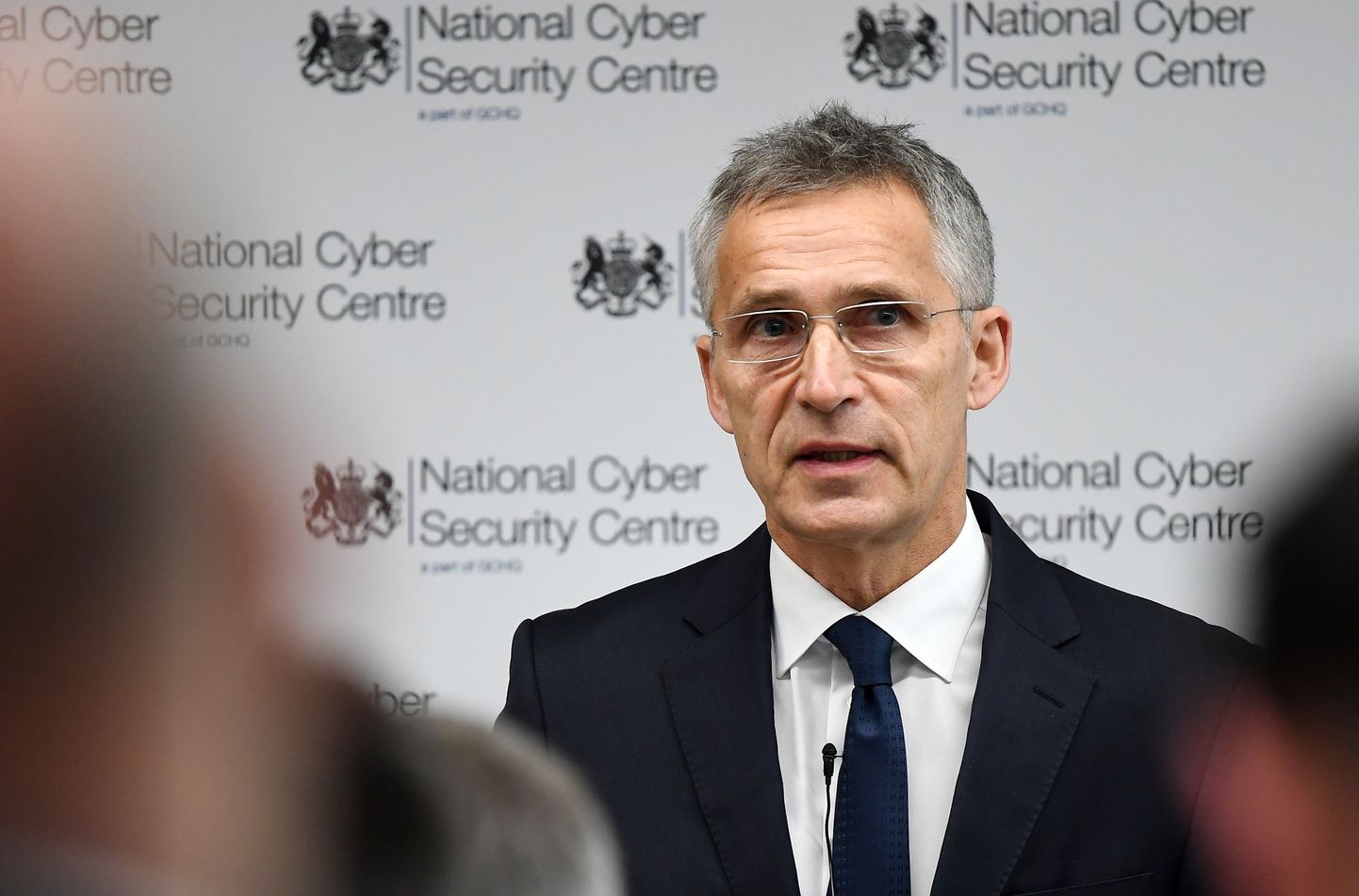 NATO peasekretär Jens Stoltenberg neljapäeval Londonis küberturbekonverentsil kõnet pidamas.
