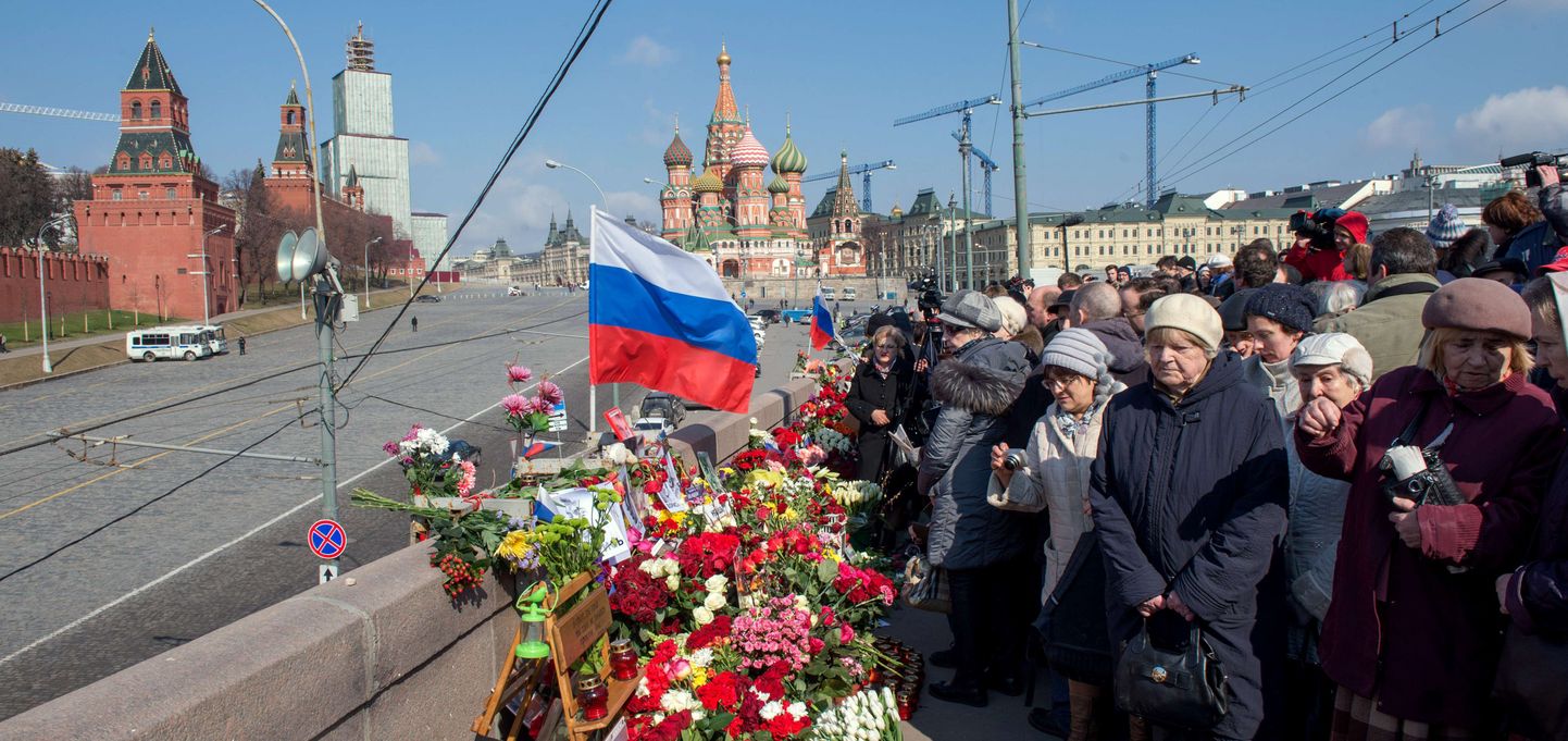 На 40-ой день гибели Немцова в Москве проходит акция памяти.