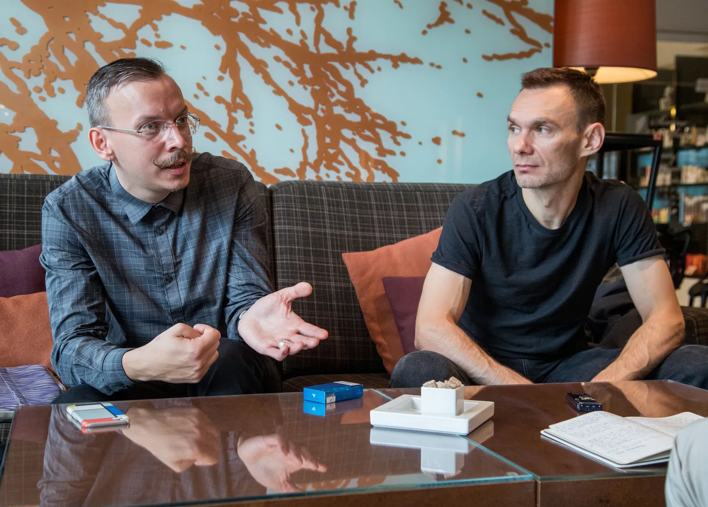 Režissöör ja operaator Askold Kurov (paremal) ja produtsent Max Tuula (vasakul).