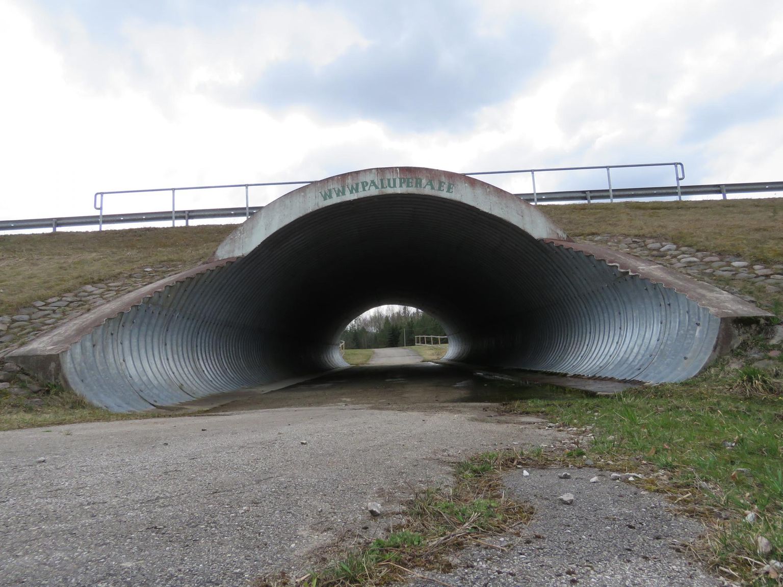 Otepää vallas on olemas üks teealune tunnel. Tartu maratoni rajale jääv Palu suusatunnel Rõngu–Otepää–Kanepi maanteel valmis 2003. aastal.