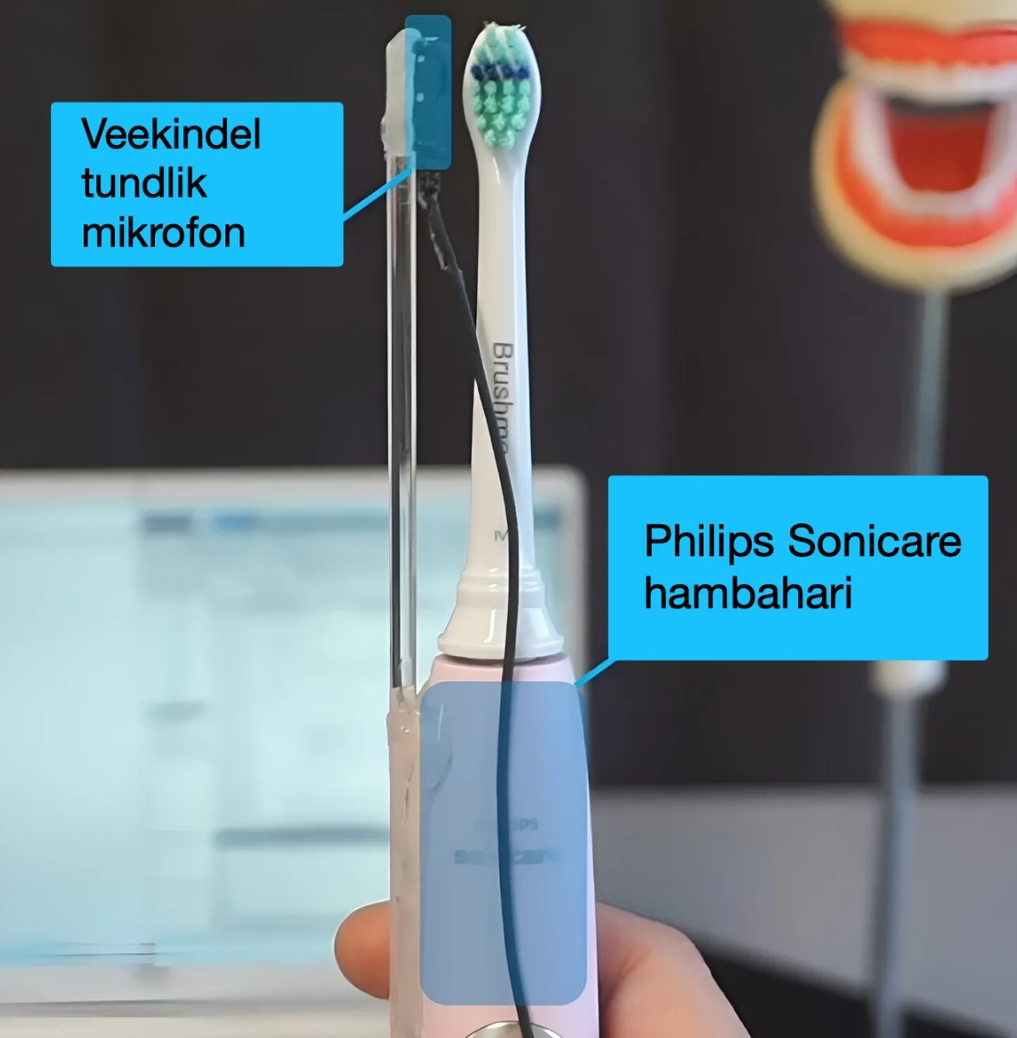 ToMoBrush (Tooth Monitoring Brush / Tomorrow's Toothbrush) projekti raames uuritakse võimalusi, et kasutada valmis elektrilist hambaharja minimaalse riistvara modifikatsiooniga hammaste tervise tuvastamiseks, et võimaldada regulaarset kodust hambatervise enesekontrolli.
