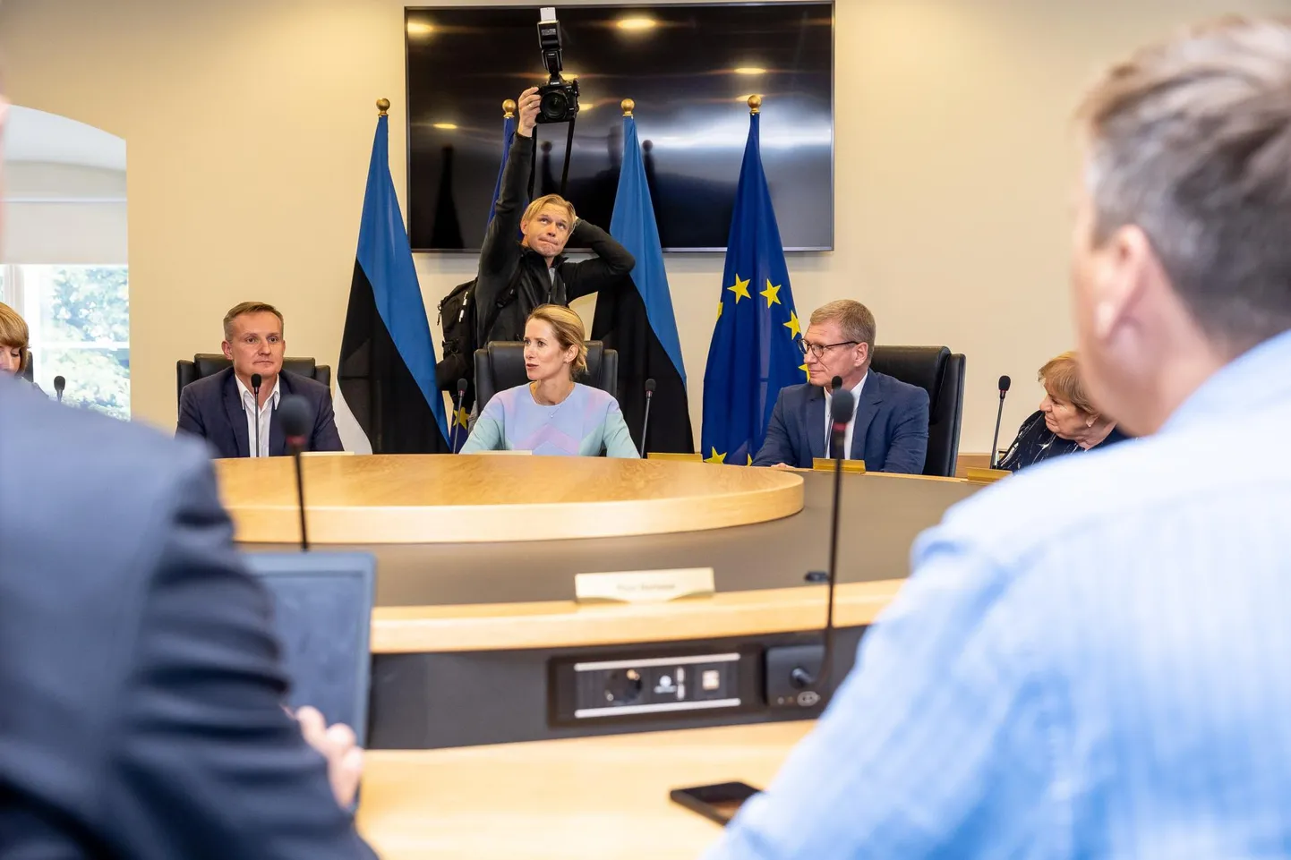 17 Narva linnavolikogu liiget käisid peaministril Stenbocki majas külas, kuid Narva linnavolikogu esimehe sõnul see kohtumine suures plaanis midagi ei muutnud.