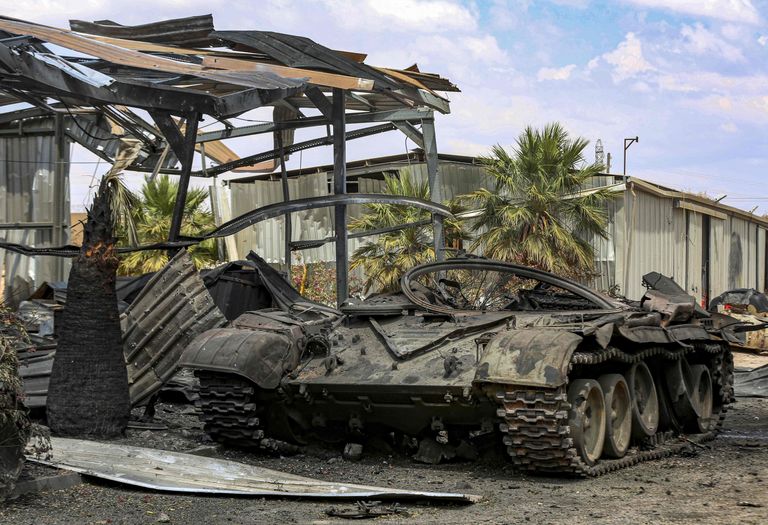 Hävitatud tank vallutatud Gharyani sõjaväebaasis.