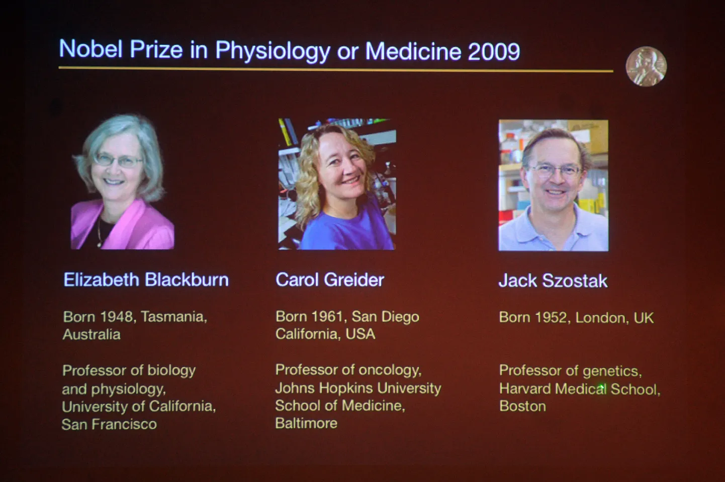 Nobeli meditsiini- ja füsioloogiapreemia laureaadid Elizabeth H. Blackburn, Carol W. Greide ja Jack W. Szostak.