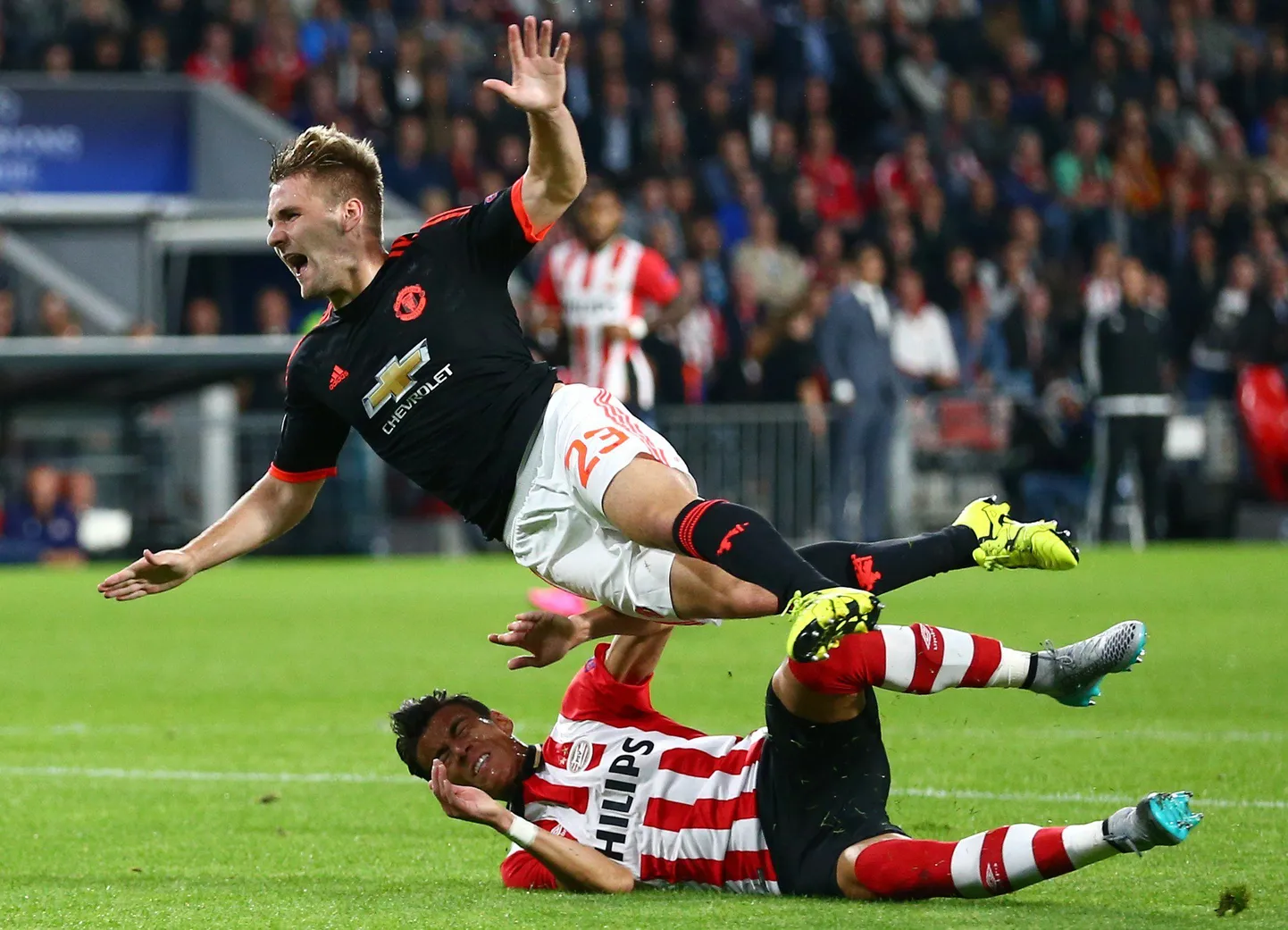 Luke Shaw sai rängalt vigastada, kui Hector Moreno ta Meistrite liiga alagrupimängus jõhkralt maha tõmbas.