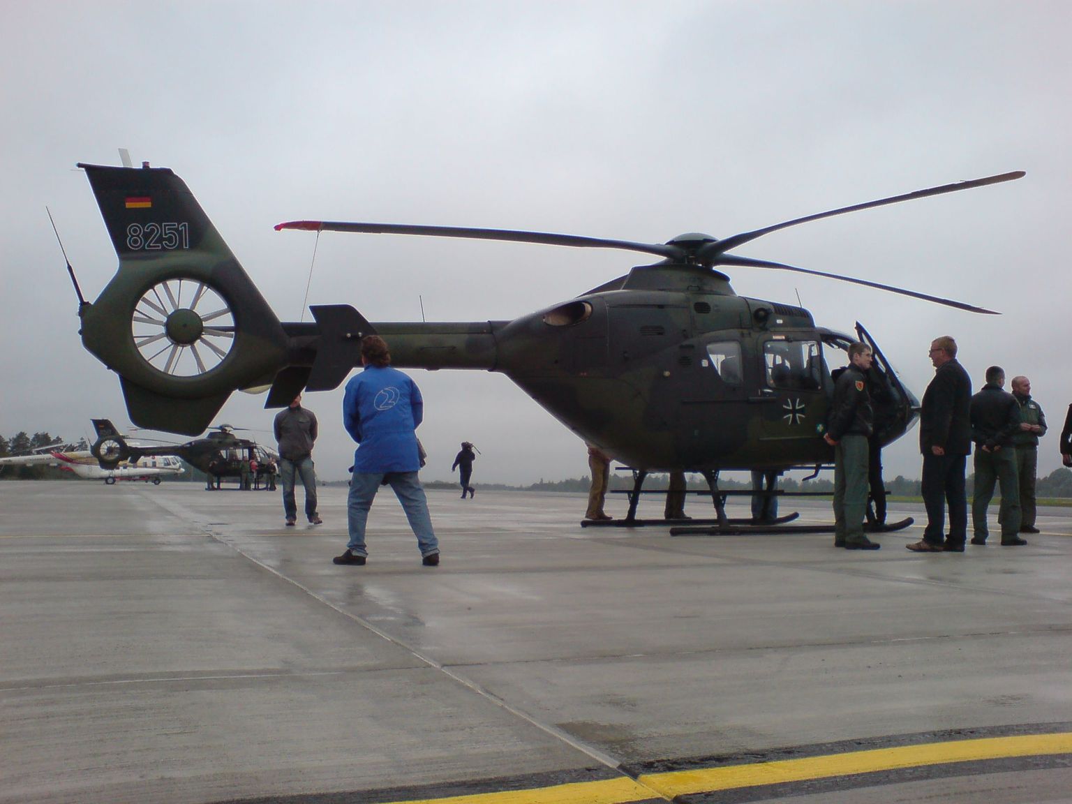 Открытие взлетной полосы воздушной базы НАТО в Эмари 15 сентября 2010.