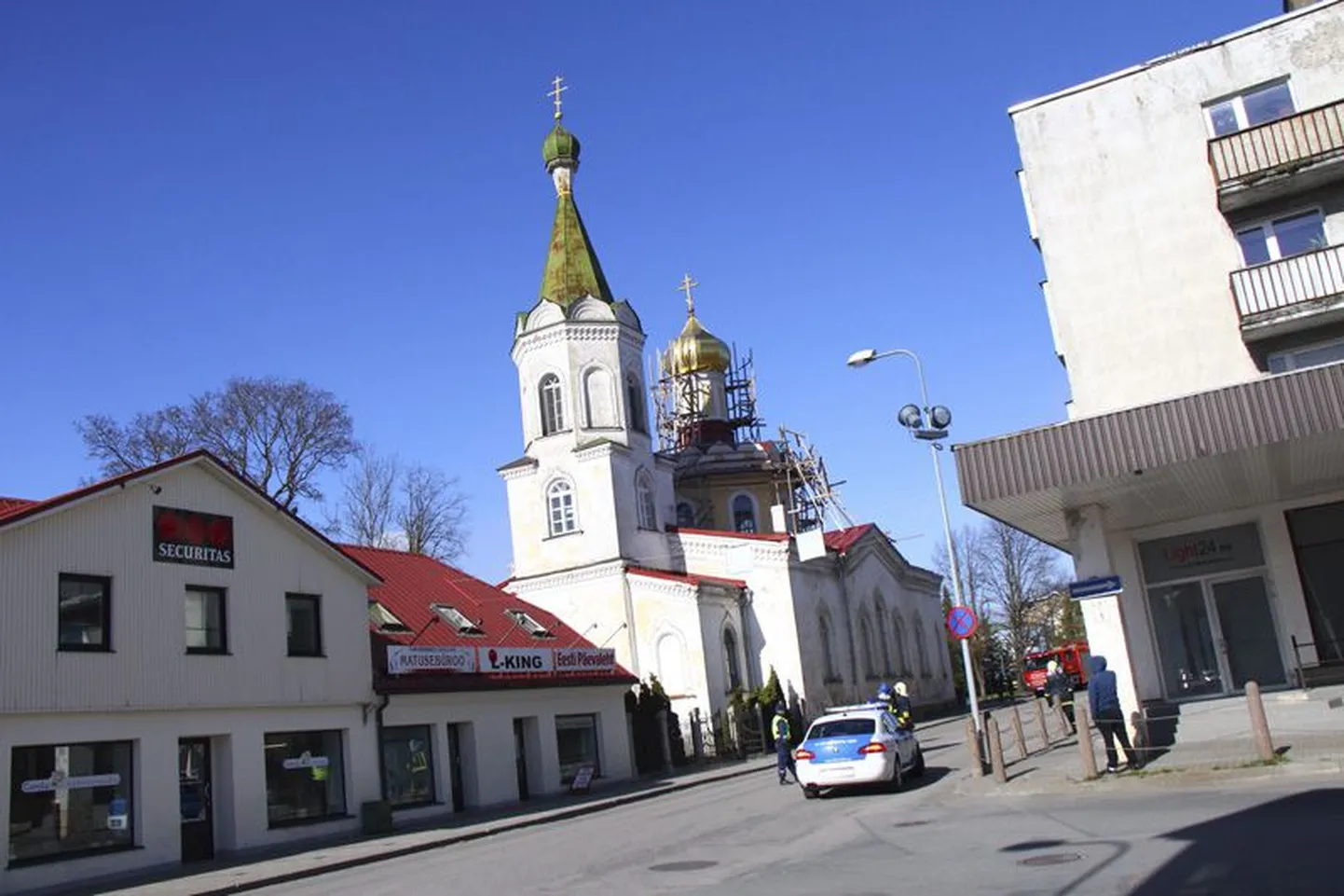 Tugev tuul räsis Rakveres Tallinna tänaval vene kiriku ehitustellinguid