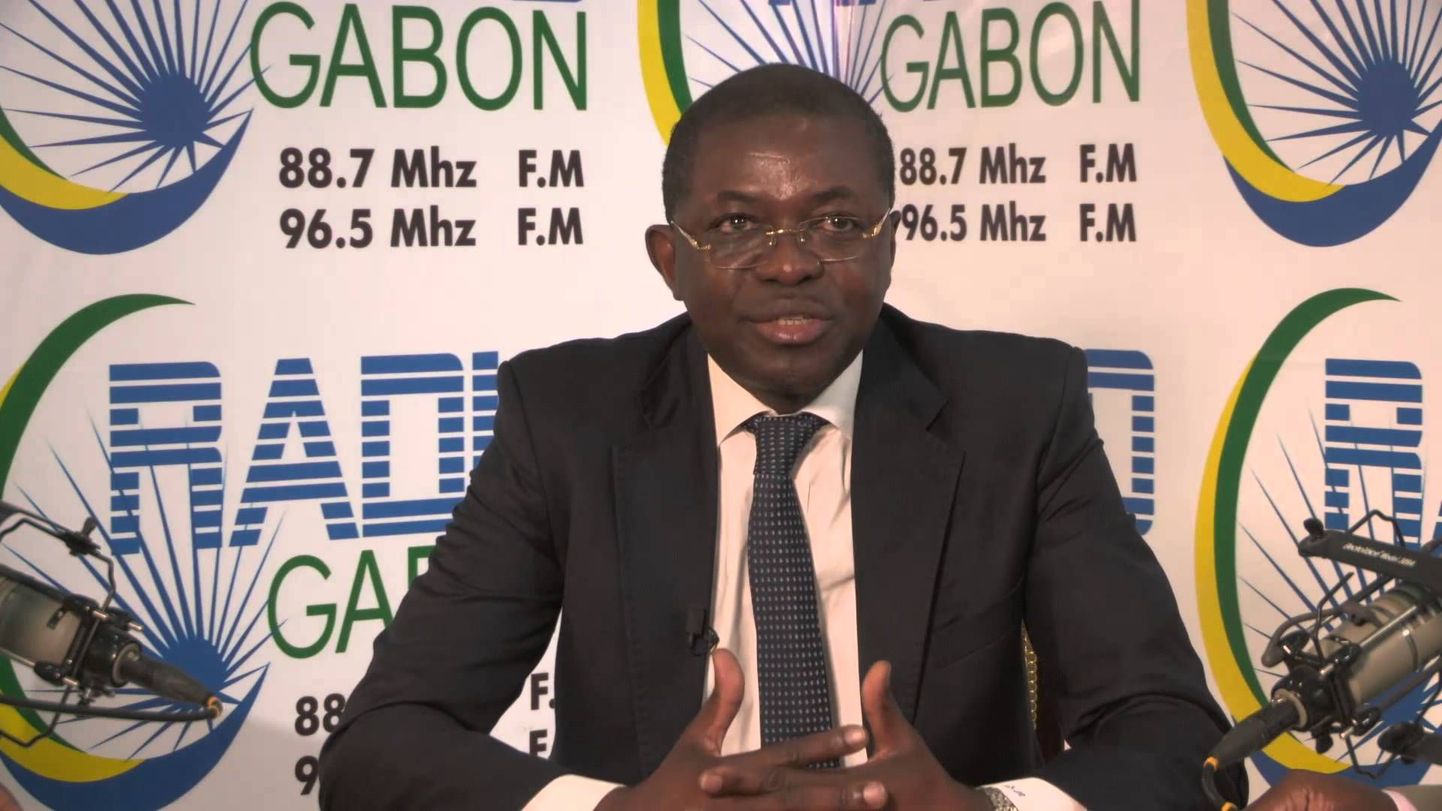 Gaboni justiitsminister Seraphin Moundounga teatas esmaspäeval, et paneb ameti maha.