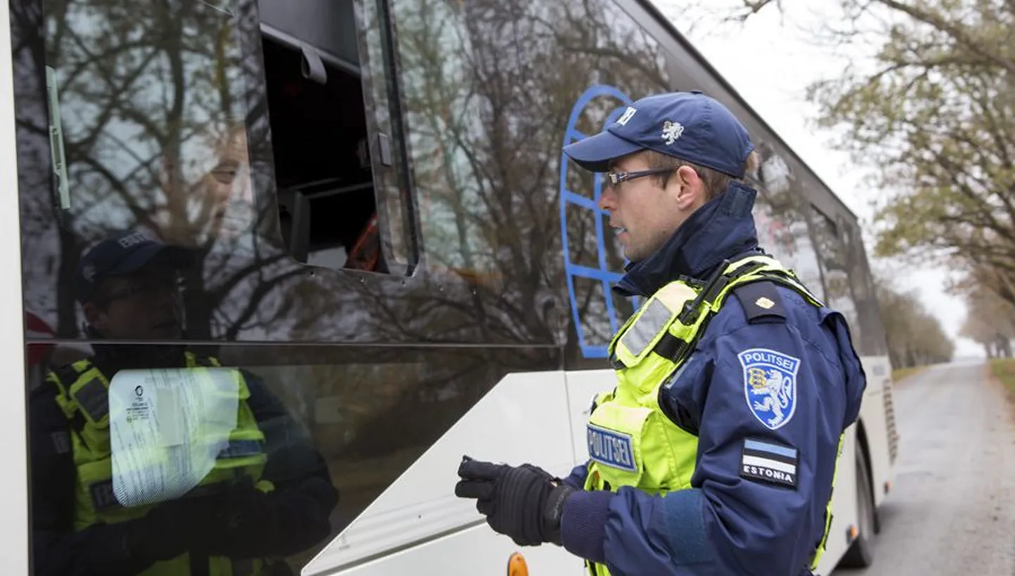 Patrullitalituse juht Alar Sadam tuletab meelde, et nendele autojuhtidele, kes tabatakse sel nädalal roolist alkoholijoobes, kiirust ületamas või juhtimisõiguseta, taotletakse aresti.