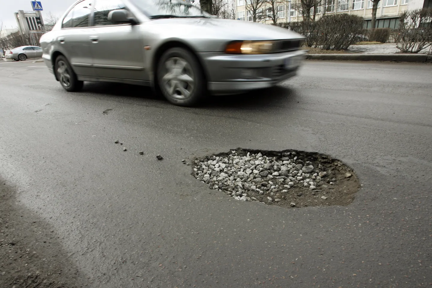 Kui auklikule teele on märgitud ohumärk, siis vastutab auto lõhkumise eest ka auto omanik, kes märki eirab ja kiirust ei vähenda.