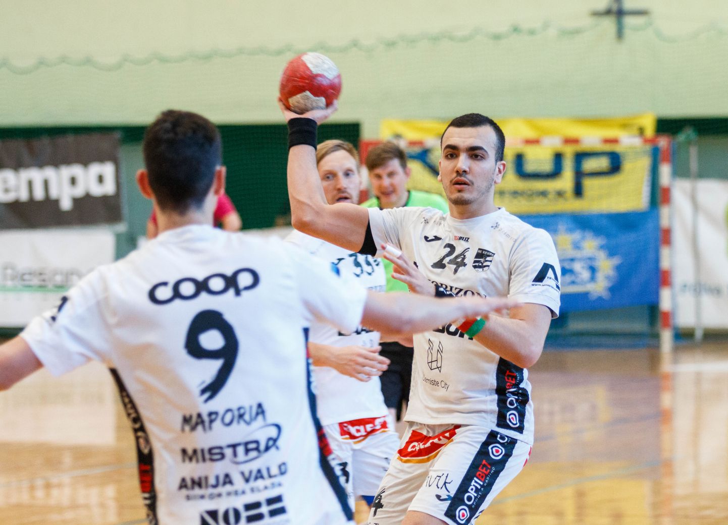 Kehra mängijad kevadises Eesti meistrivõistluste finaalseerias Põlva Serviti vastu.