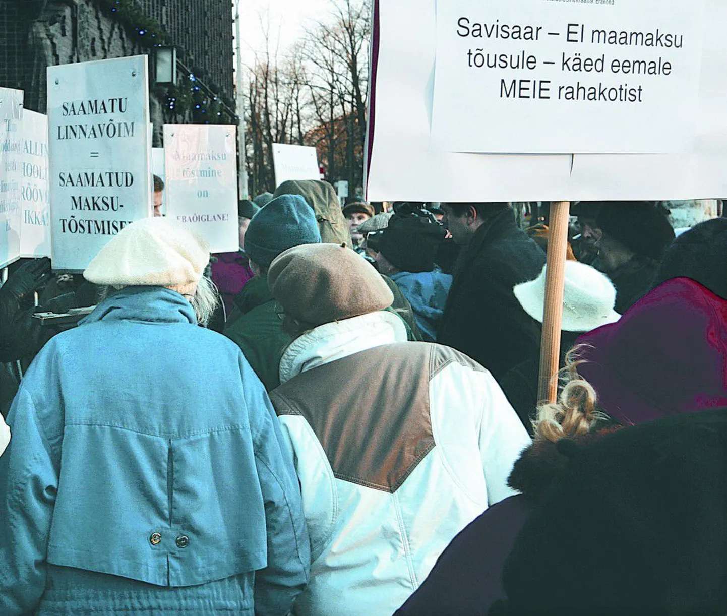 Жители Таллинна в 2008 году протестовали против повышения земельного налога.