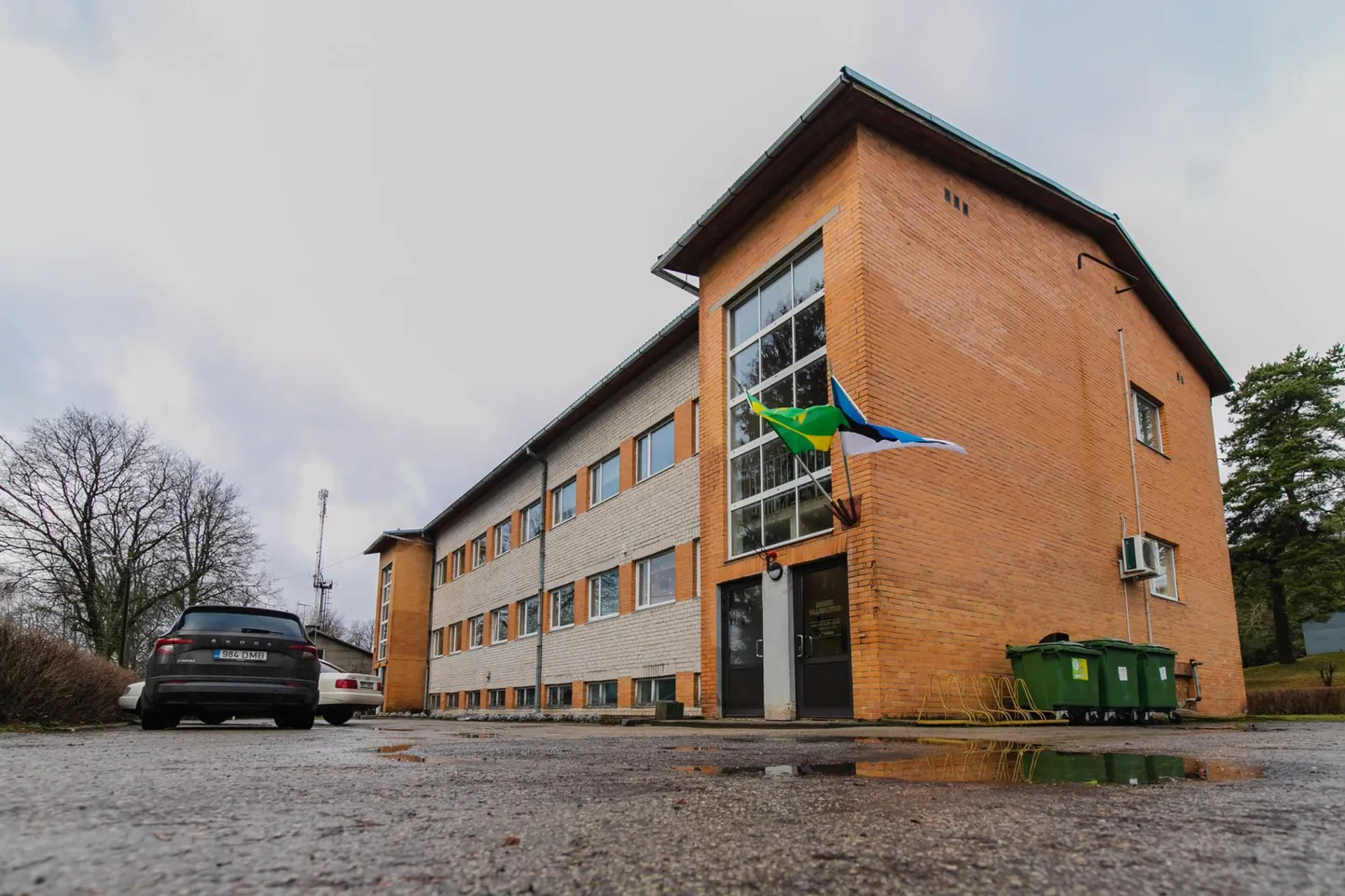 Eilse seisuga oli Saarde vallavanema Raivo Oti sõnutsi oma dokumendid saatnud viis inimest.