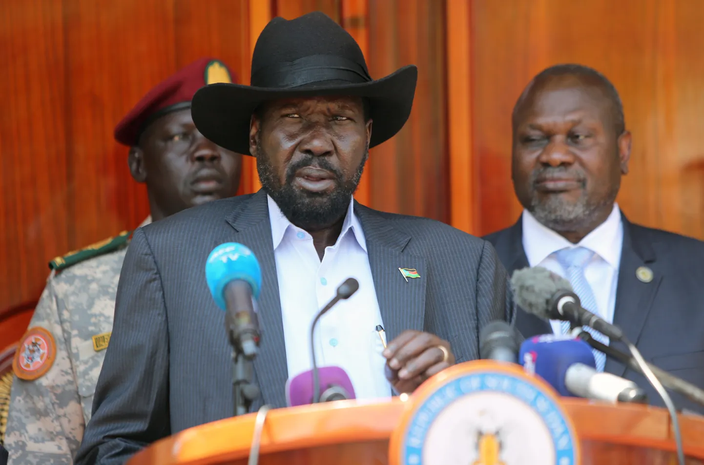 Lõuna-Sudaani president Salva Kiir (ees). Paremal endine mässuliste juht, asepresident Riek Machar. 20. veebruar 2020.