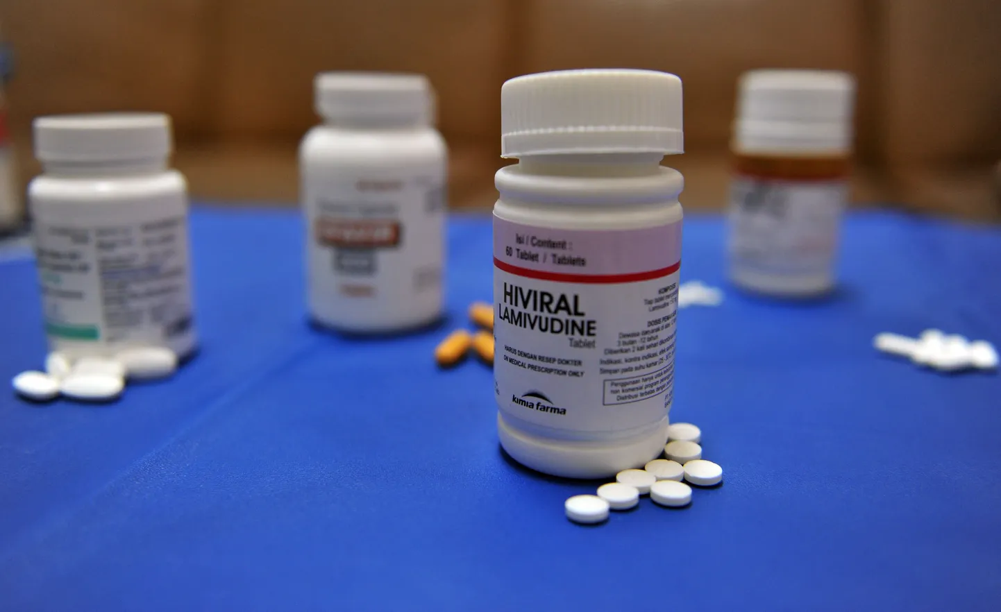 HIV ravimid on tavaliselt kallid, kuid Aafrikasse müüakse neid tunduvalt odavamalt.