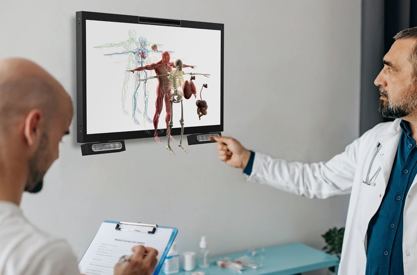 Kolmemõõtmelise pildi ja heliga monitor on sobiv ka ärikasutajatele ja erinevate valdkondade spetsialistidele, kellel on vaja vaadata 3D-kujutisi.