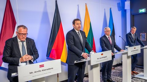 Vācija gatava uzņemties atbildību par Eiropas drošību, paziņo vicekanclers