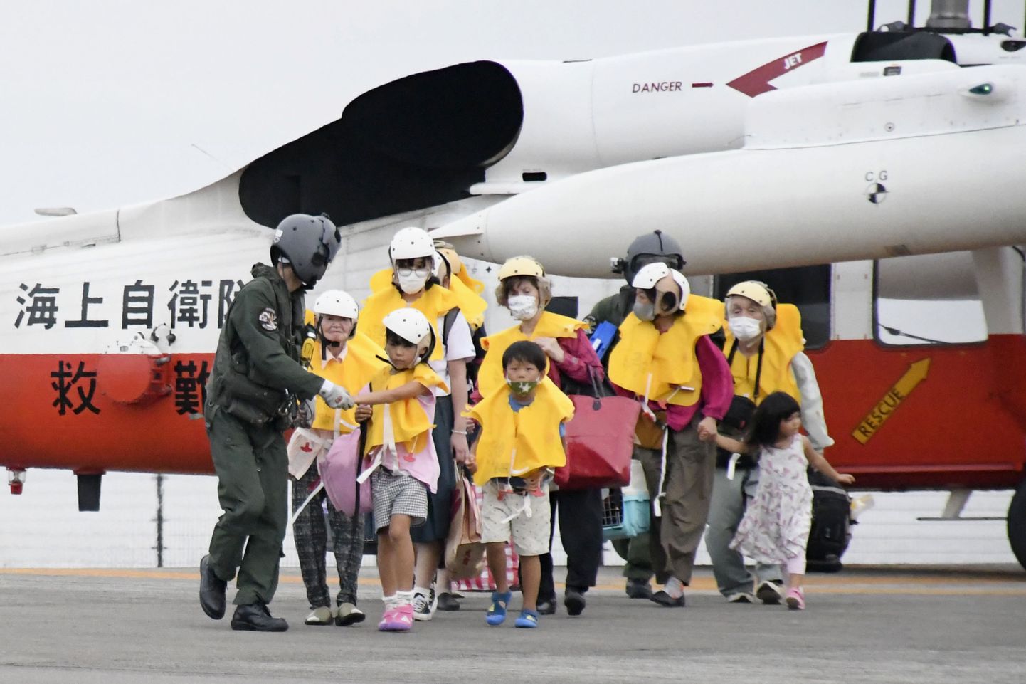 Läheneva võimsa taifuuni eest evakueeritud elanikud Jaapanis Kagoshimas.
