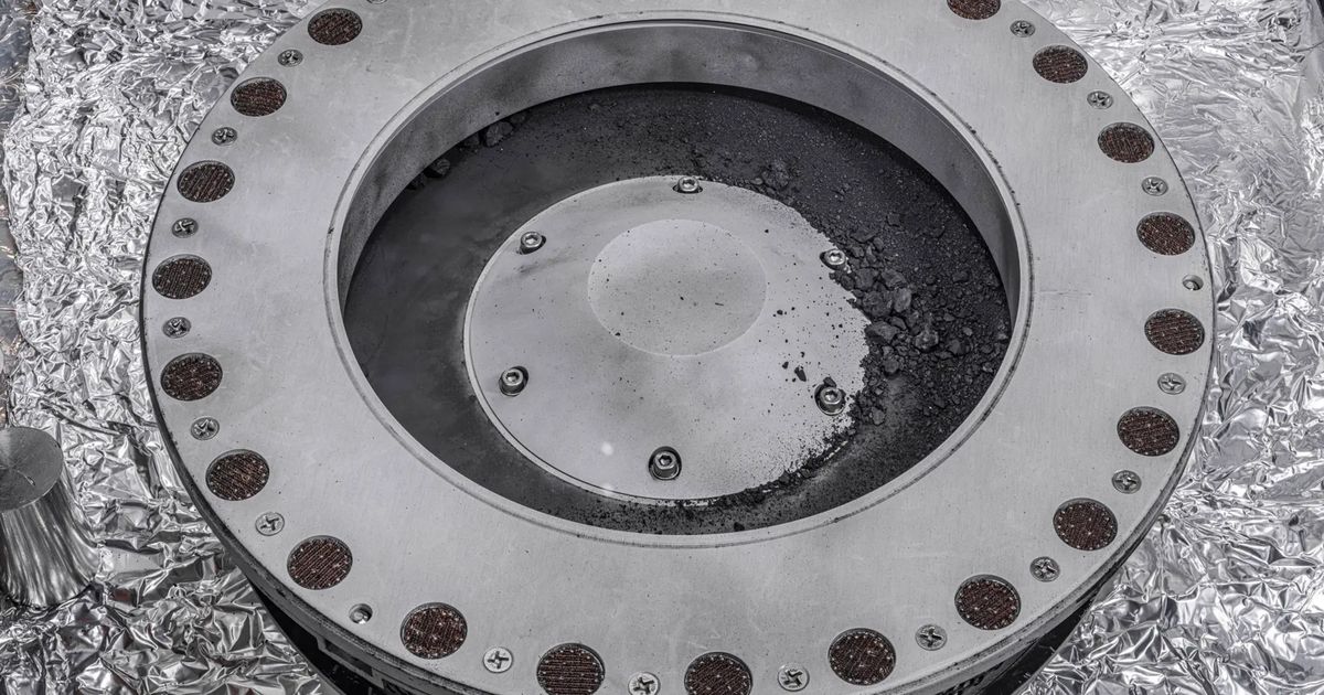 NASA se luptă să deschidă o capsulă de test adusă de la un asteroid