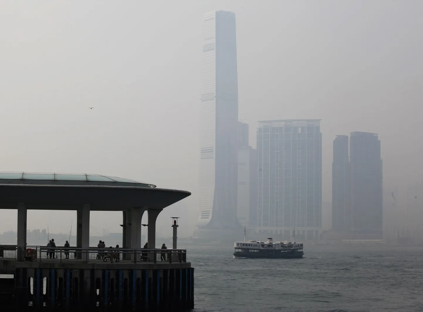 Hongkongis sai kiirpraami õnnetuses vigastada vähemalt 80 inimest