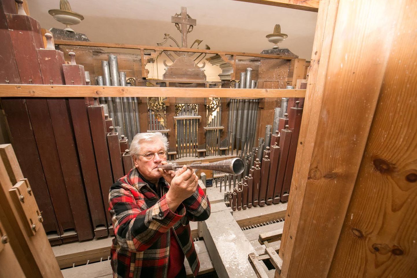 Paide kirikusse 84 aastat tagasi oreli ehitanud Tannil Kriisa lapselaps Hardo Kriisa viib vanaisa töö Eesti Vabariigi 100 aasta juubeliks lõpule.
