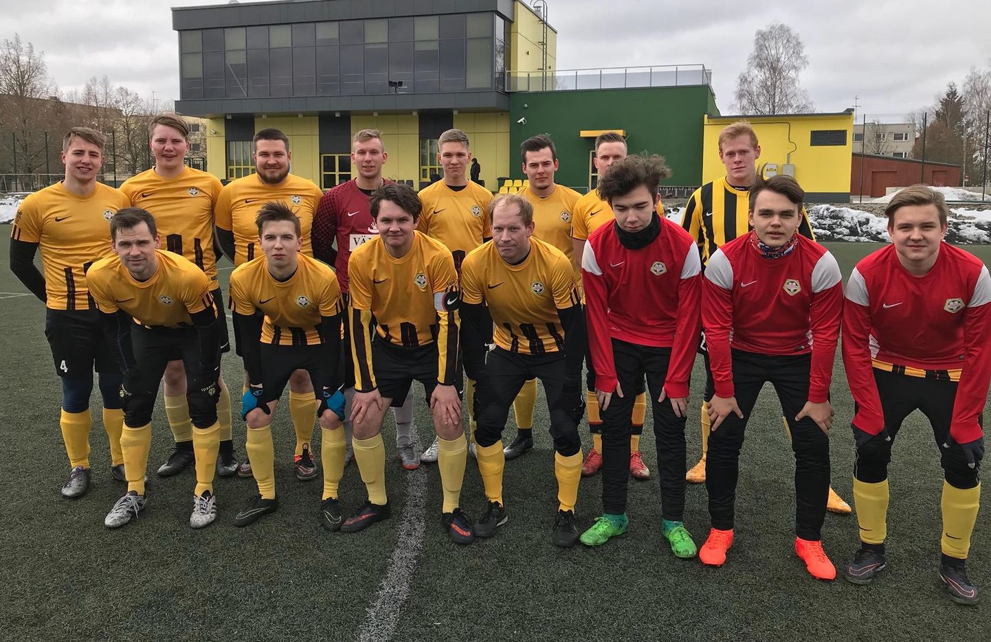 Eesti meistrivõistlustel jalgpallis alistas Põlva Lootose jalgpallimeeskond 3. liiga 2. vooru kohtumises 2 : 1 Valga FC Warriori.