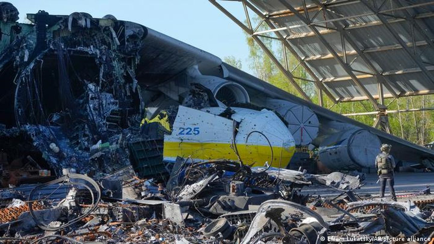 Обломки самолета Ан-225 "Мрия"
