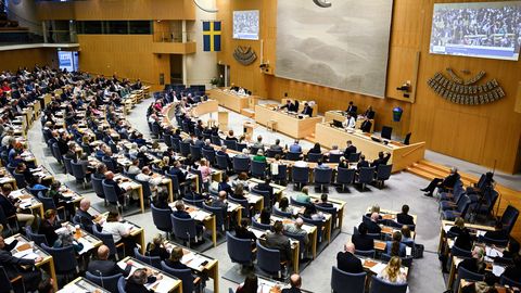 Rootsi saadab probleemse käitumisega migrandid riigist välja