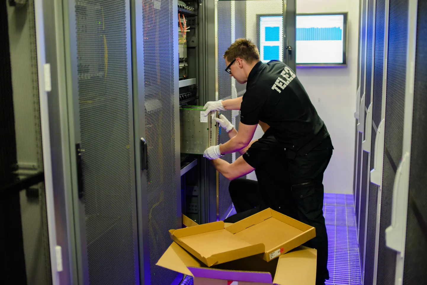 Tele 2 uue keskjaama viimase 4G-seadme paigaldamine