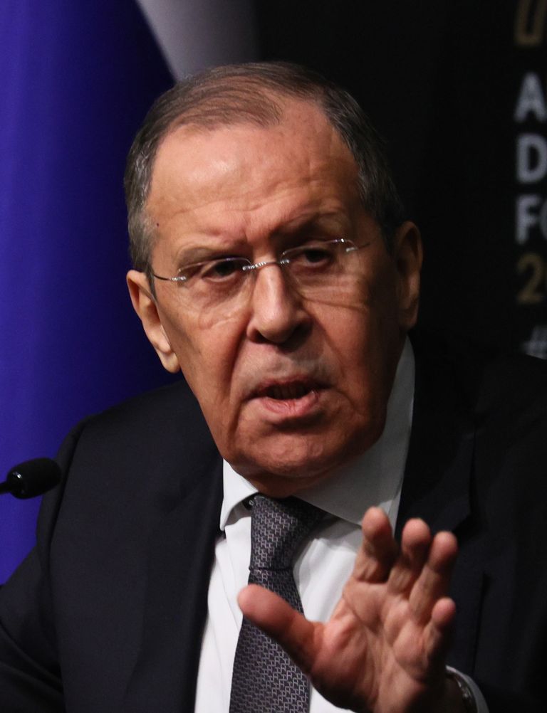Venemaa välisminister Sergei Lavrov pidamas 10. märtsil 2022 Türgis Antalyas läbirääkimisi Ukraina välisministri Dmõtro Kuleba ja Türgi välisministri Mevlüt Çavuşoğluga