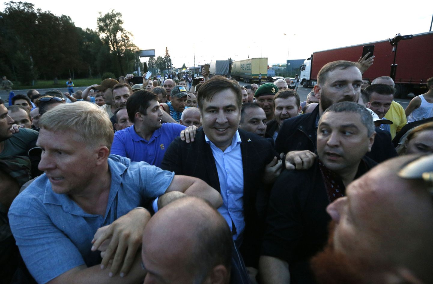 Mihheil Saakašvili pääses toetajate abil Ukraina territooriumile.