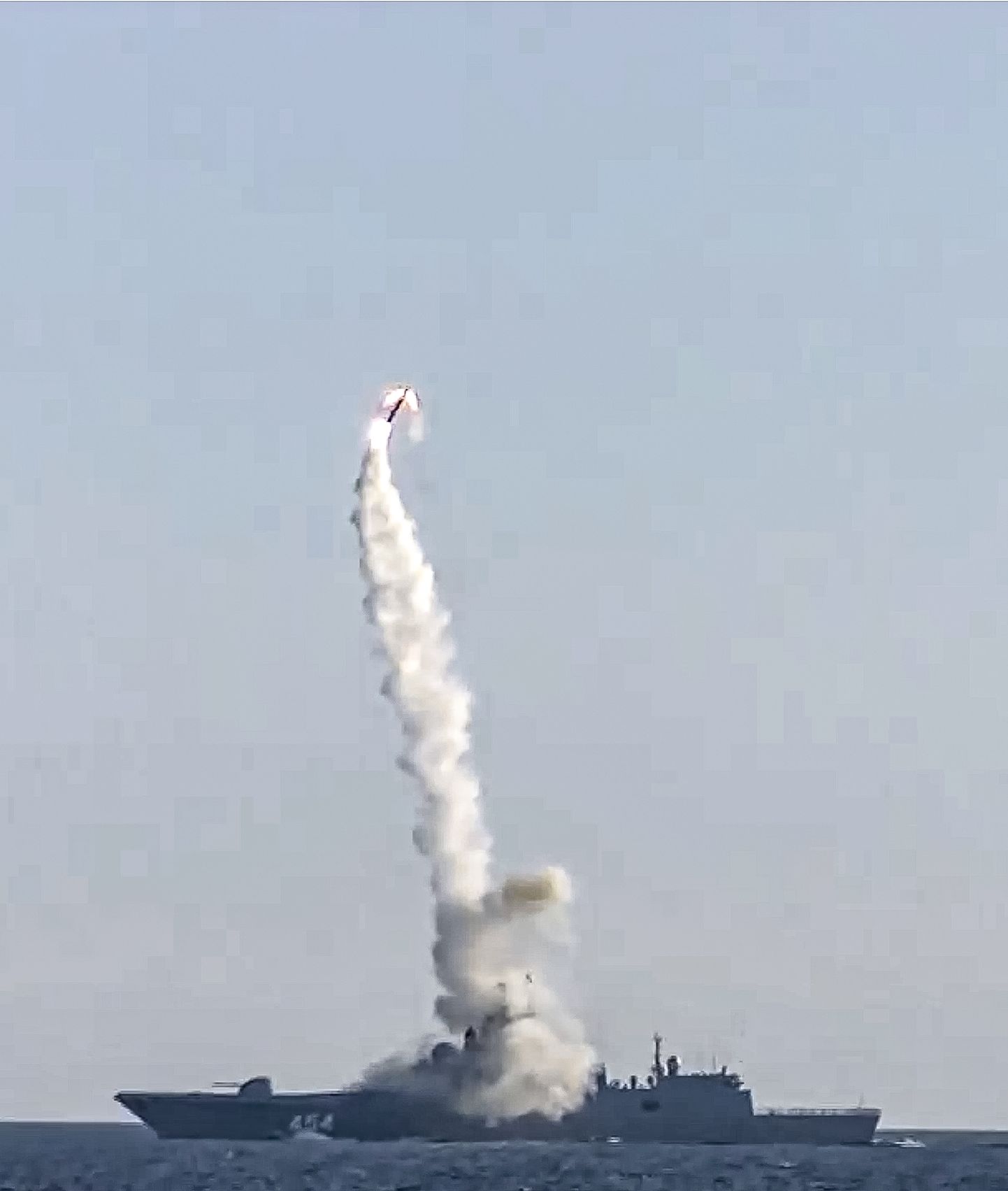 Krievijā pirmo reizi veikts jaunās hiperskaņas spārnotās raķetes "Cirkon" izmēģinājums.