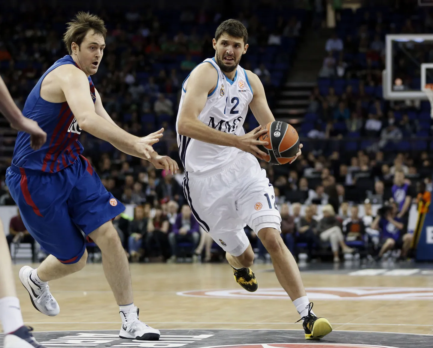 Nikola Mirotic (paremal).