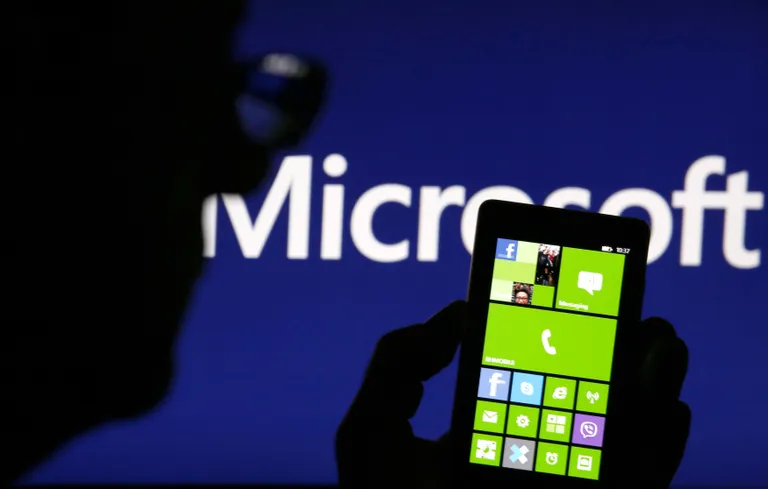 Viedtālrunis "Nokia Lumia 820".
