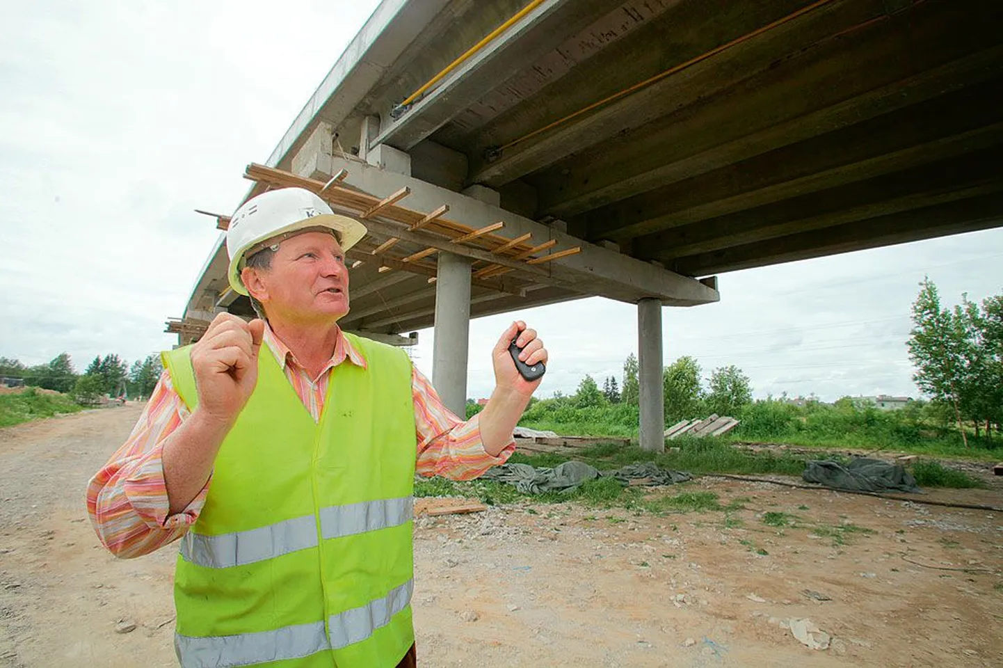 Variku viadukti remontiva firma K-Most projektijuht Viktor Muraško võib silla all pikalt rääkida, kui palju aega võttis üle 300 tonni kaaluvate silla avade tõstmine ja tugiosade väljavahetamine. Nüüd on see raskeim ja aeganõudvaim töö tehtud.