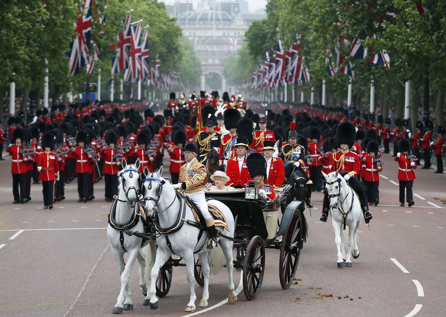 Kuninganna Elizabeth II ja prints Philip 2015. aastal Londonis.