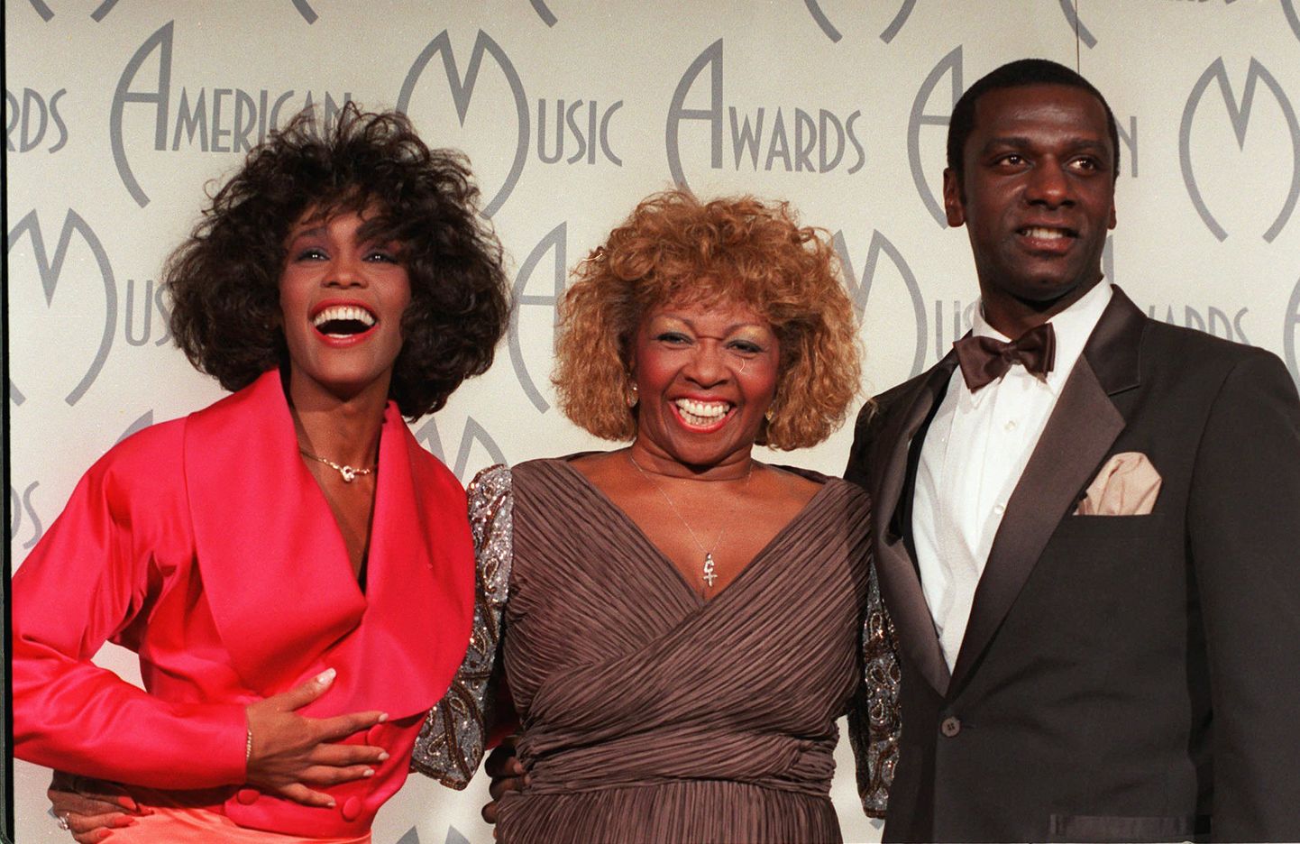 Whitney Houston, ema Cissy ja venna Garyga Ameeerima muusikaauhindade jagamisel Los Angeleses (1998)
