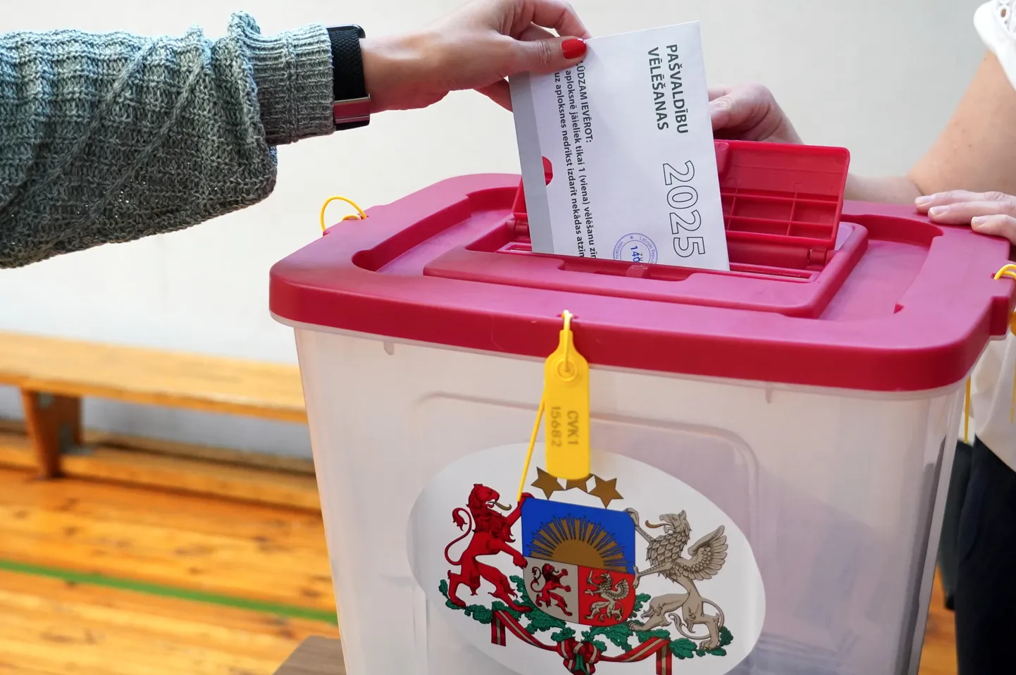 Pašvaldību vēlēšanu iepriekšējā balsošana 140. vēlēšanu iecirknī Rīgas Valsts tehnikumā.