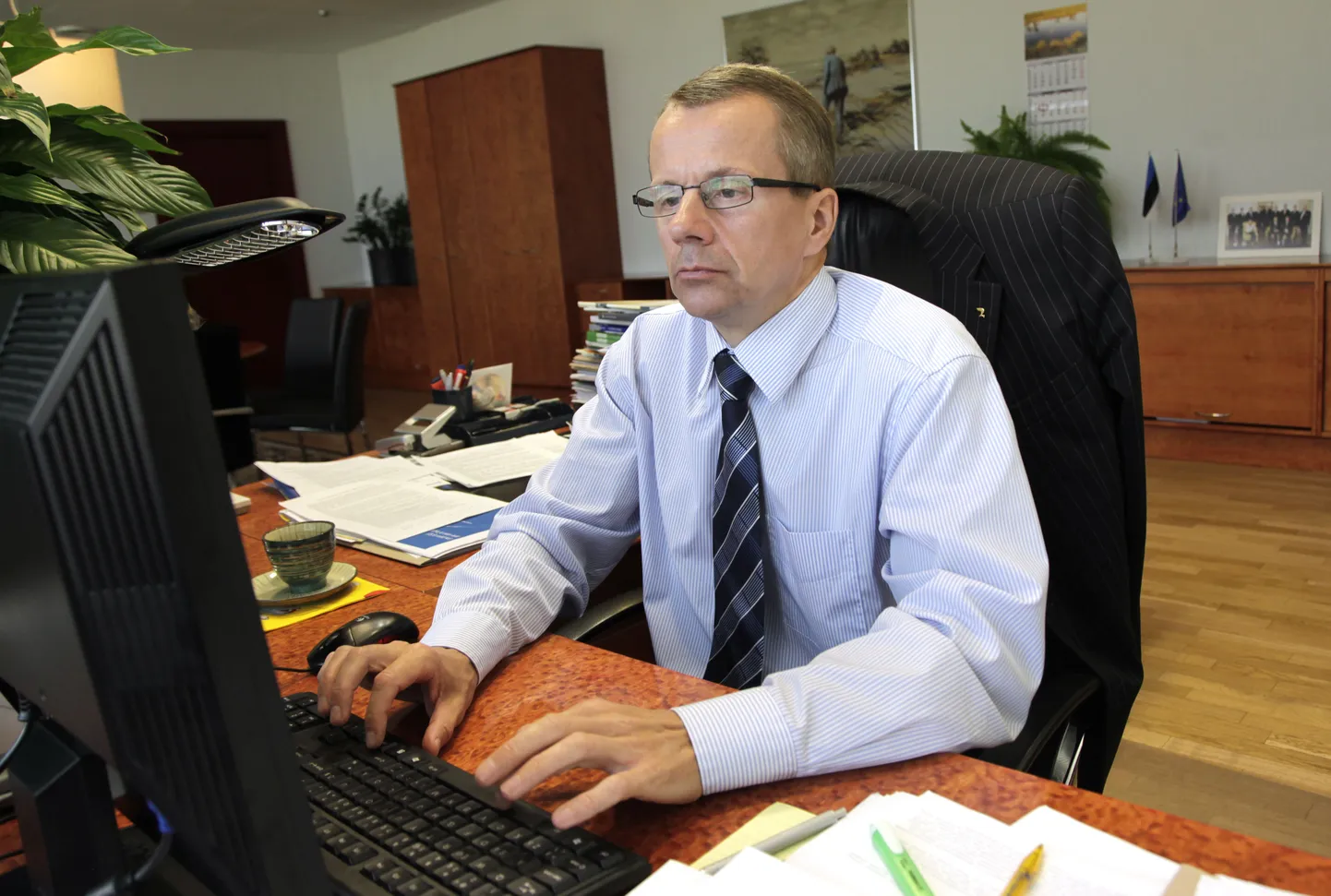 Jürgen Ligi online-väitlemas.
