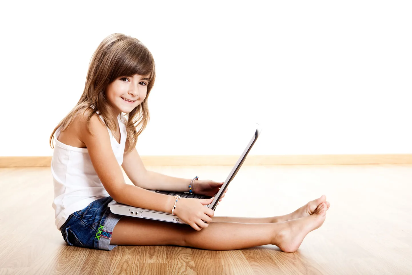 Девочка с компьютером.