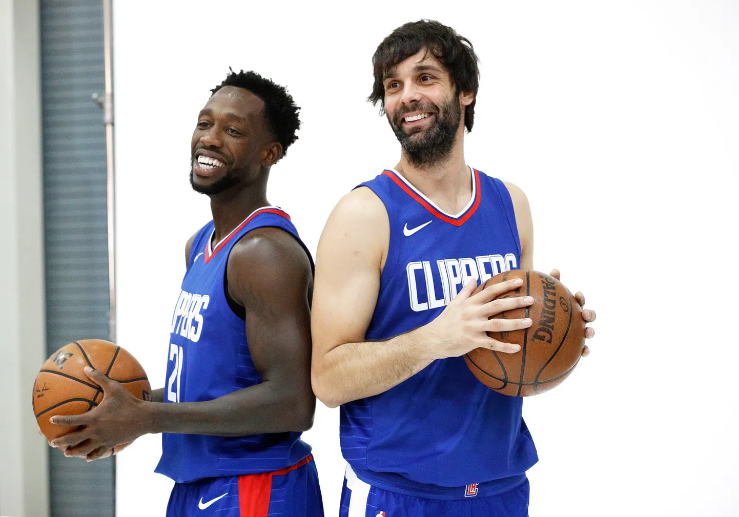 Pildil koos meeskonnakaaslase Patrick Beverly'ga poseerivat Miloš Teodosicit näeb esmakordselt NBA-s väljakul ööl vastu reedet, mil Los Angeles Clippers kohtub linnarivaal Lakersiga.