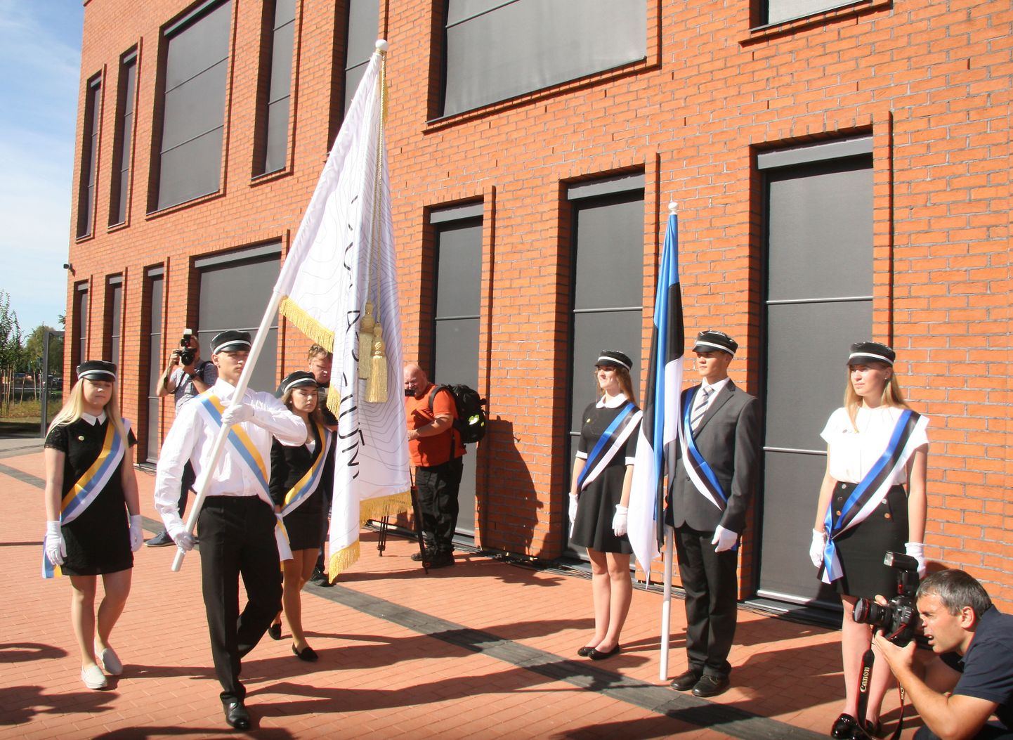 В 2019 году в Ида-Вирумаа открылась государственная Кохтла-Ярвеская гимназия, где вместе учатся дети из эстоноязычных и русскоязычных семей.