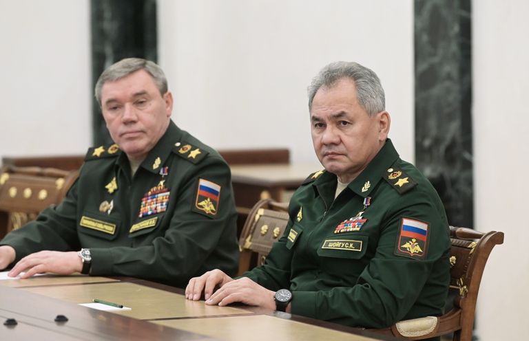 Валерий Герасимов и Сергей Шойгу на приеме у Путина, 27 февраля 2022 года. 