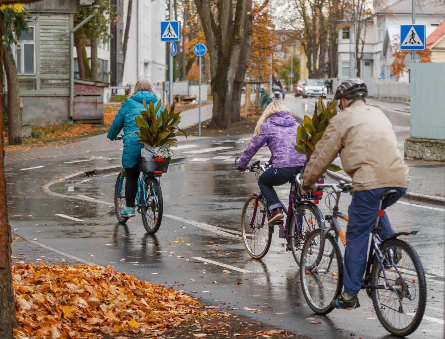 Sügiseste ja sombuste ilmadega tuleb ka kergliiklejail muutunud teeolusid arvesse võtta.