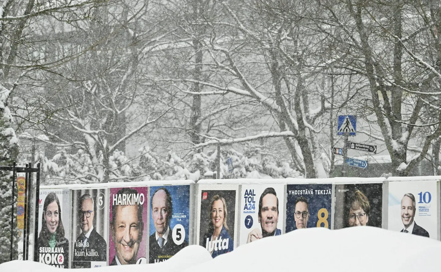 Presidendivalimiste kandidaatide plakatid Espoos, 18. jaanuaril 2024. a.