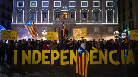 Kataloonia omavalitsusjuht lubas siduvat iseseisvusreferendumit
