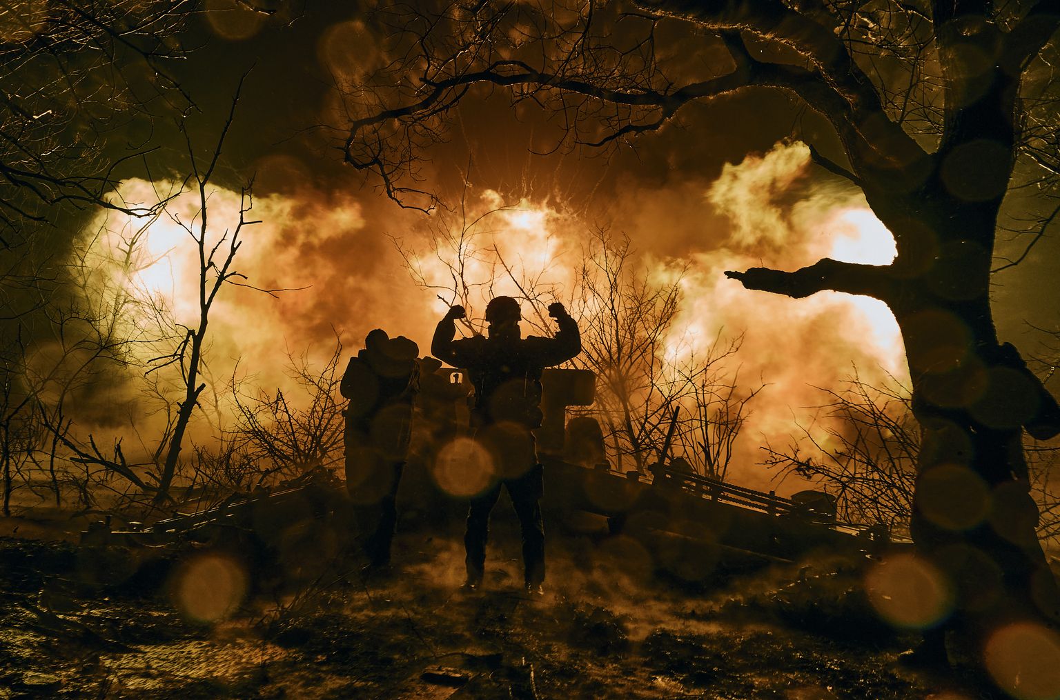Ukraina sõdurid andmas suurtükist tuld Venemaa positsioonide pihta Bahmuti lähistel.