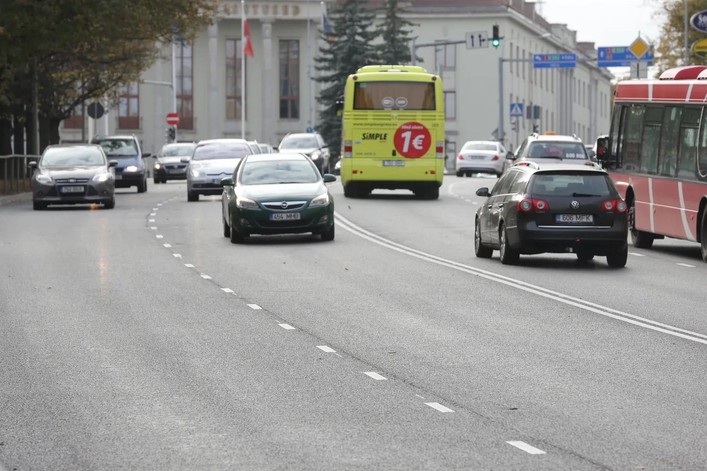 Hilisem konflikt sai väidetavalt alguse liiklusohtliku olukorra tekitamisest Tartus Riia tänaval. Illustreeriv foto.