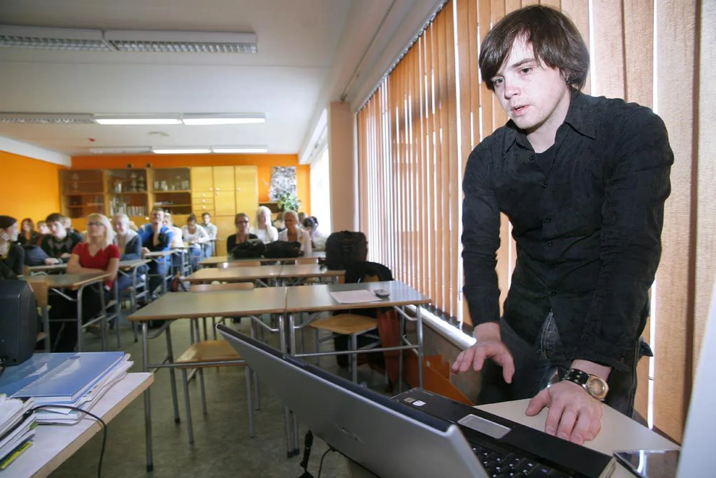 Mullu "Tagasi kooli" nädala raames Koidula gümnaasiumis tundi andnud Vaiko Edur rääkis flimihelidest.