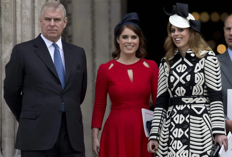 Prints Andrew, printsess Eugenie (keskel) ja printsess Beatrice
